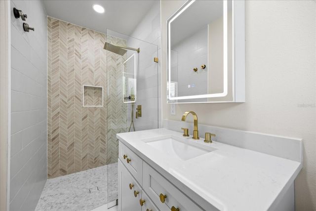 6875 11TH AVENUE N, St Petersburg, FL 33710