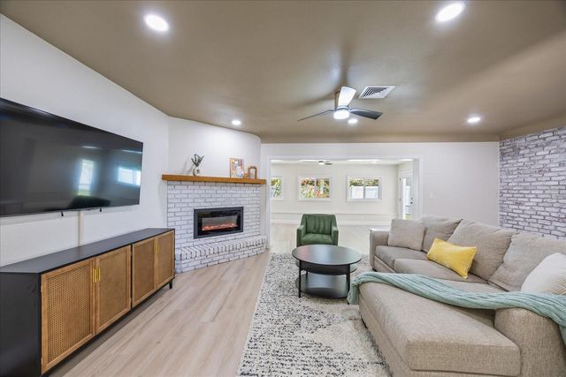 6875 11TH AVENUE N, St Petersburg, FL 33710