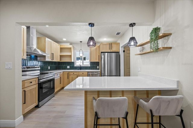 6875 11TH AVENUE N, St Petersburg, FL 33710