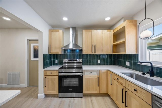 6875 11TH AVENUE N, St Petersburg, FL 33710