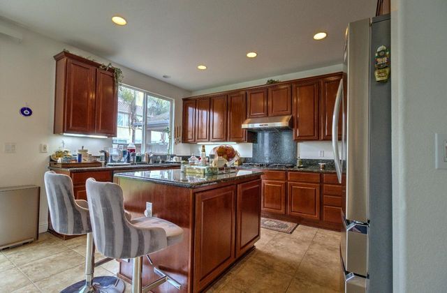 523 Danbury Pl, Lathrop, CA 95330