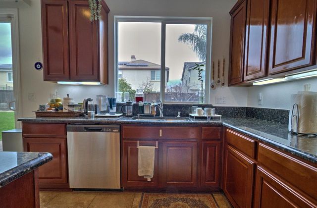 523 Danbury Pl, Lathrop, CA 95330