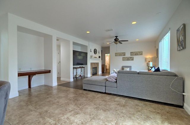 523 Danbury Pl, Lathrop, CA 95330