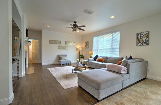 523 Danbury Pl, Lathrop, CA 95330