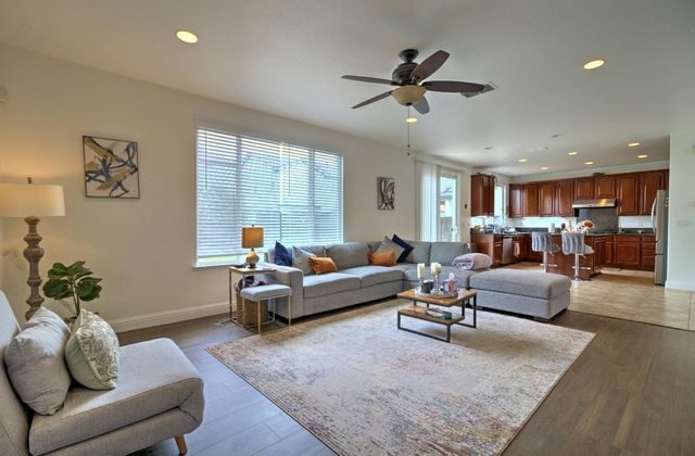 523 Danbury Pl, Lathrop, CA 95330