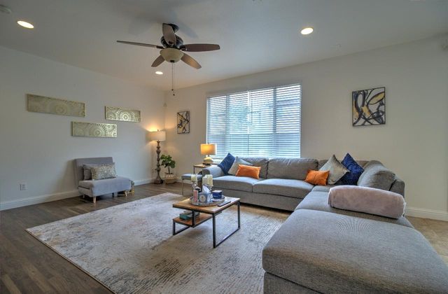 523 Danbury Pl, Lathrop, CA 95330