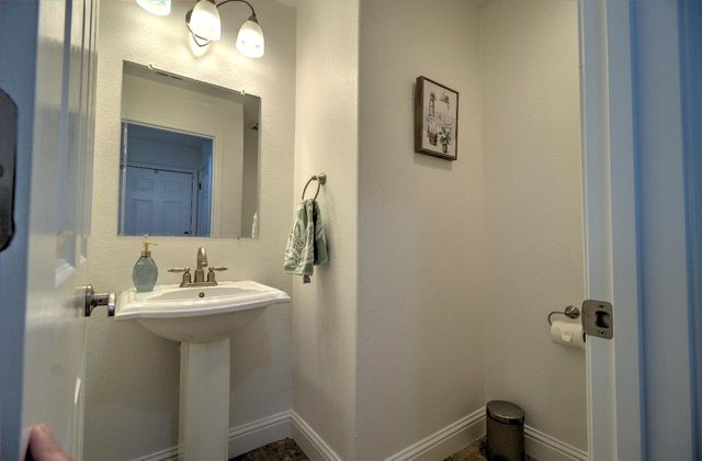 523 Danbury Pl, Lathrop, CA 95330