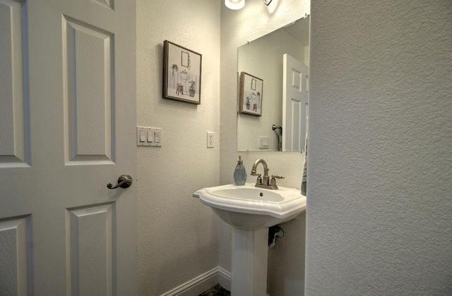 523 Danbury Pl, Lathrop, CA 95330