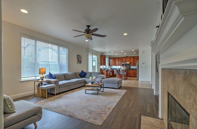 523 Danbury Pl, Lathrop, CA 95330