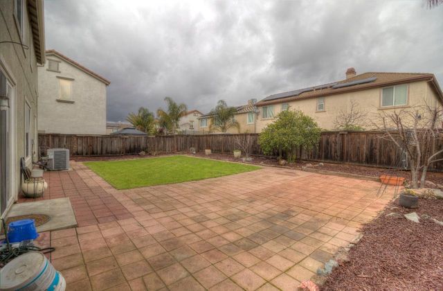 523 Danbury Pl, Lathrop, CA 95330