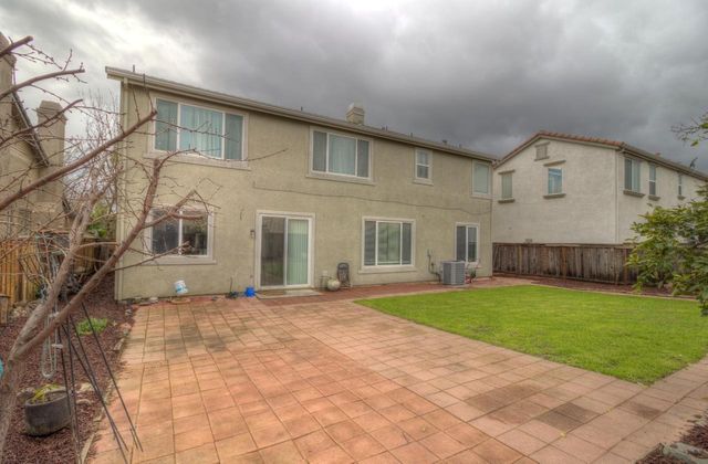 523 Danbury Pl, Lathrop, CA 95330