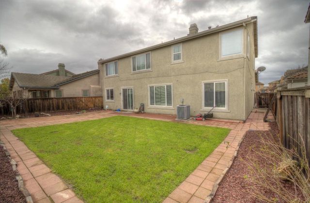 523 Danbury Pl, Lathrop, CA 95330