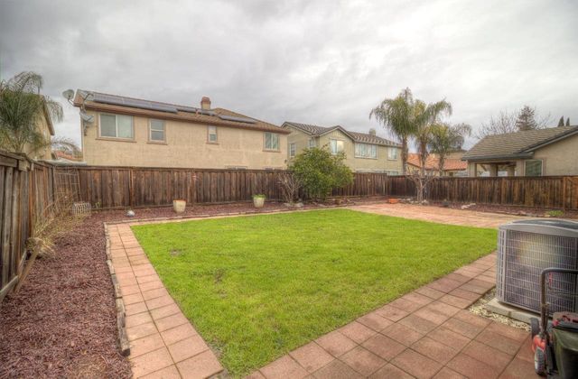 523 Danbury Pl, Lathrop, CA 95330