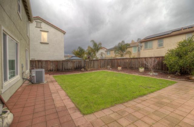 523 Danbury Pl, Lathrop, CA 95330