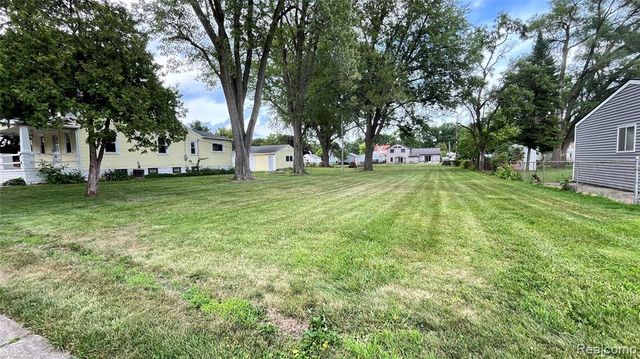 27250 Edward Street, Roseville, MI 48066