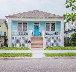 2920 Avenue Q, Galveston, TX 77550