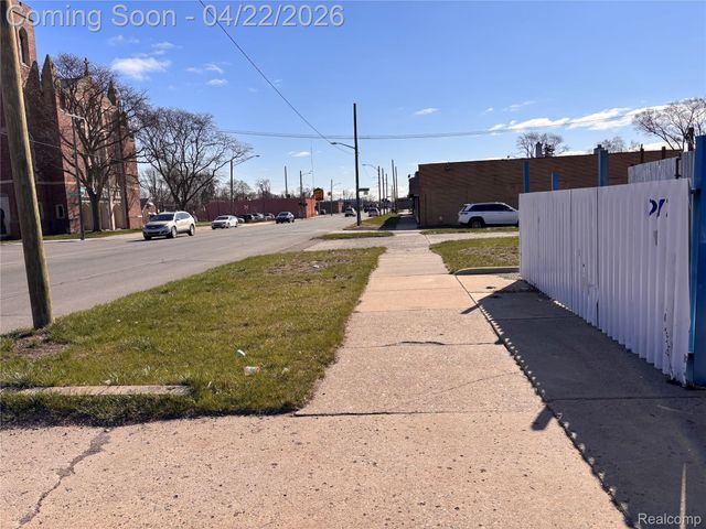 10717 Fenkell Street, Detroit, MI 48238