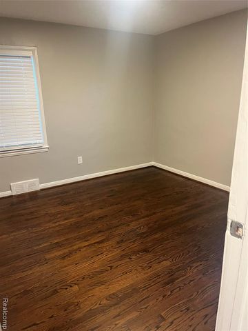 18450 Buckhannon Street, Roseville, MI 48066