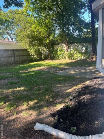 18450 Buckhannon Street, Roseville, MI 48066