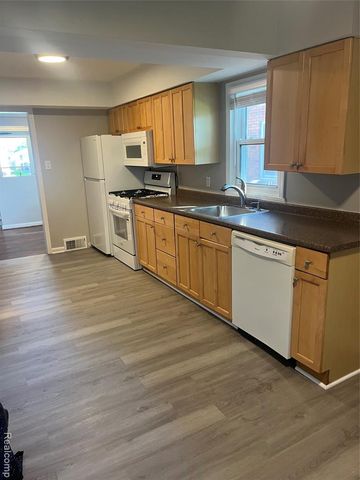 18450 Buckhannon Street, Roseville, MI 48066