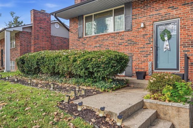 2905 LYNNWOOD DR, Columbia, MO 65203
