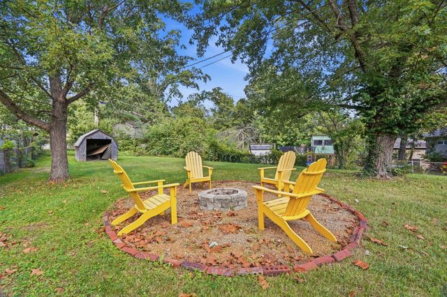 2905 LYNNWOOD DR, Columbia, MO 65203