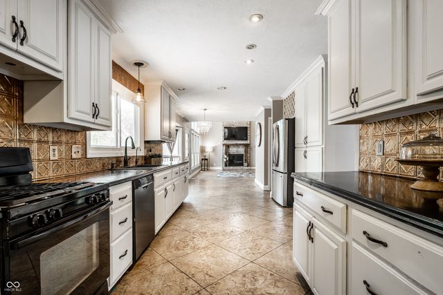 11126 Echo Grove Lane, Indianapolis, IN 46236