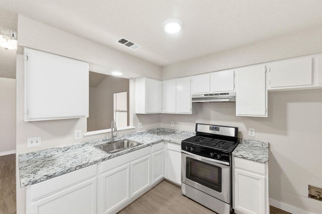 2204 Donahue LN B, Austin, TX 78744