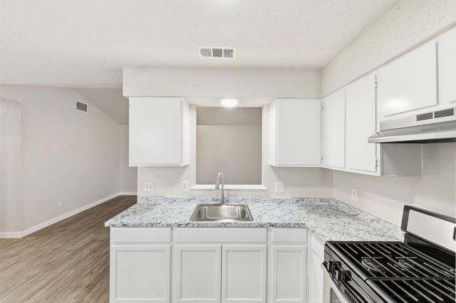 2204 Donahue LN B, Austin, TX 78744