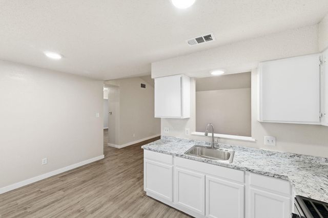 2204 Donahue LN B, Austin, TX 78744