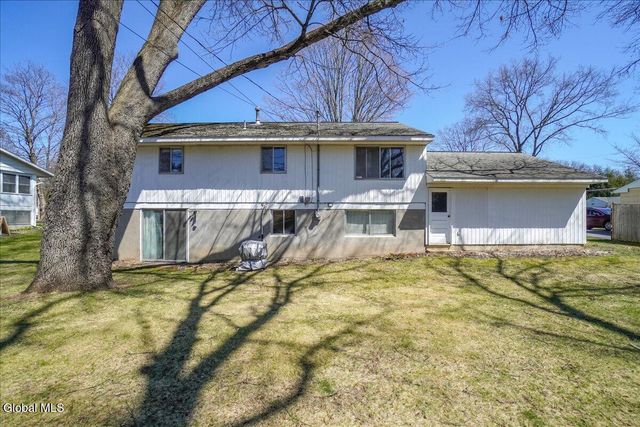 4 Iroquois Drive, Saratoga Springs, NY 12866