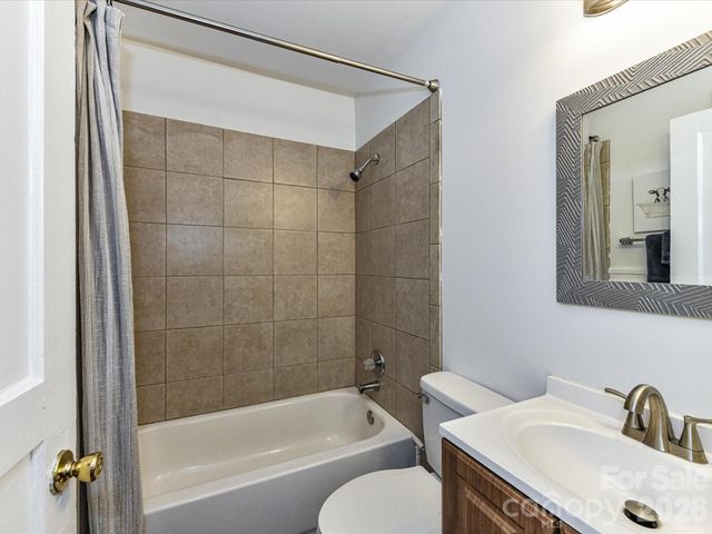 1240 Skyview Road, Charlotte, NC 28208