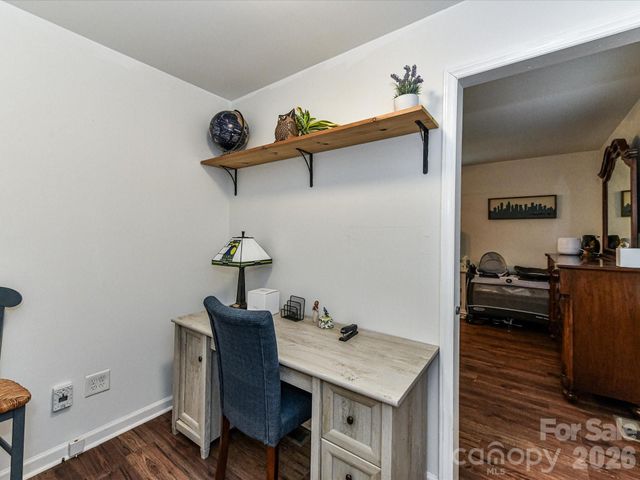 1240 Skyview Road, Charlotte, NC 28208