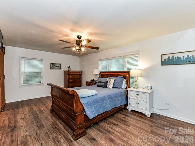 1240 Skyview Road, Charlotte, NC 28208