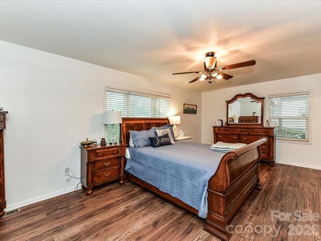 1240 Skyview Road, Charlotte, NC 28208