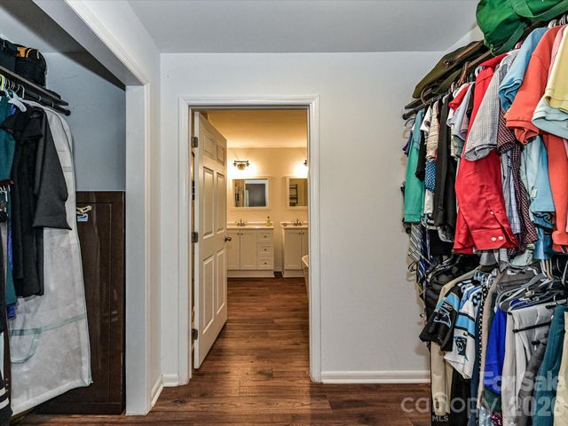 1240 Skyview Road, Charlotte, NC 28208