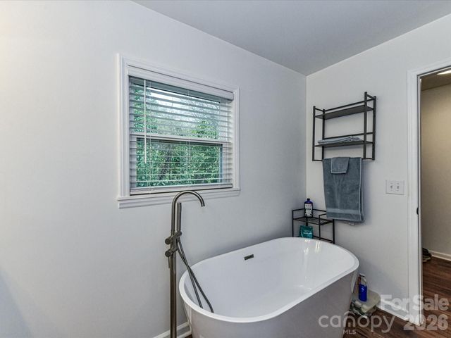 1240 Skyview Road, Charlotte, NC 28208