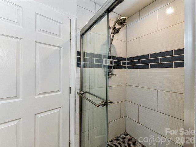 1240 Skyview Road, Charlotte, NC 28208