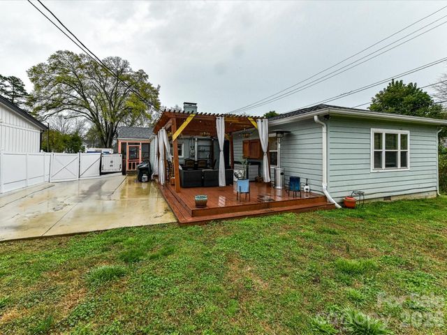 1240 Skyview Road, Charlotte, NC 28208