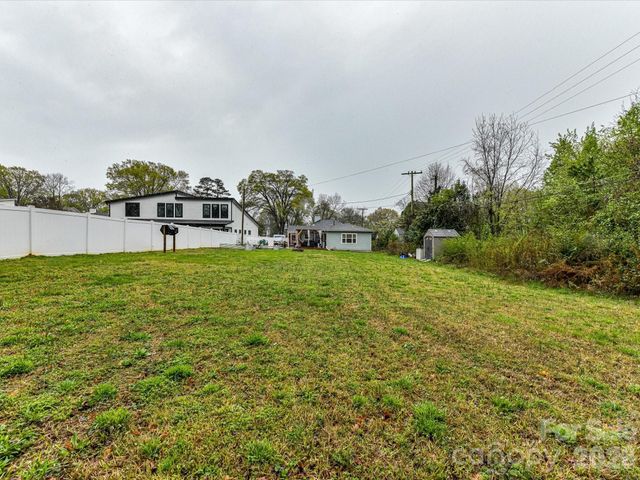 1240 Skyview Road, Charlotte, NC 28208