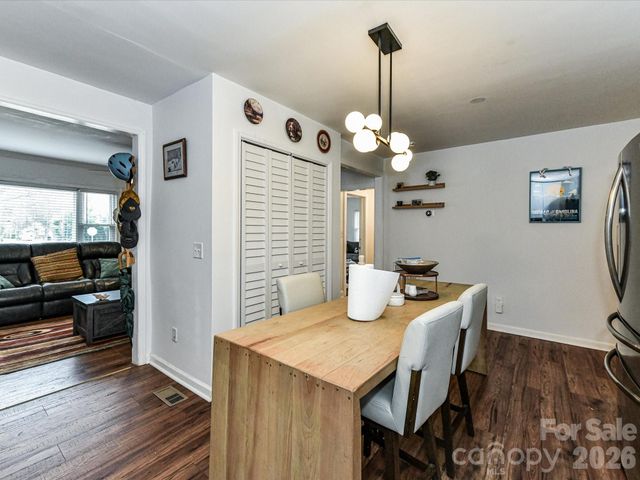 1240 Skyview Road, Charlotte, NC 28208