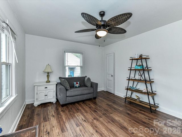 1240 Skyview Road, Charlotte, NC 28208