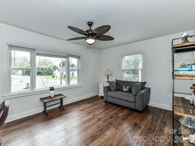 1240 Skyview Road, Charlotte, NC 28208