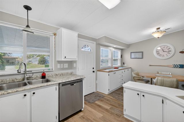 2828 MANATEE ROAD, Tavares, FL 32778