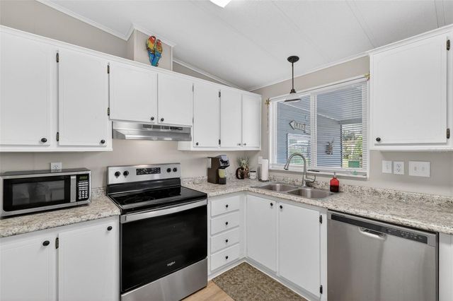 2828 MANATEE ROAD, Tavares, FL 32778