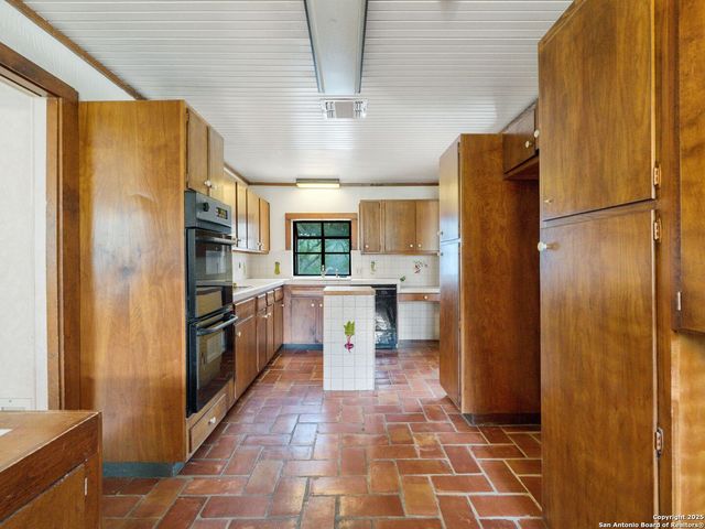 100 Tomahawk, Hill Country Village, TX 78232