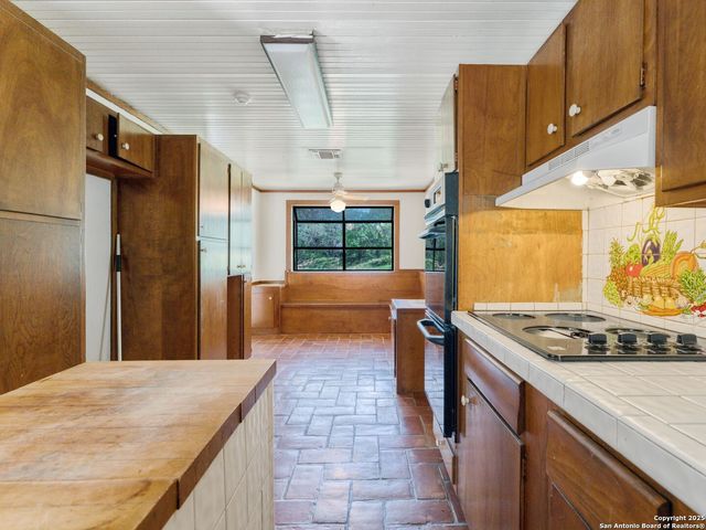 100 Tomahawk, Hill Country Village, TX 78232