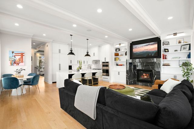 4218 N Kildare Avenue, Chicago, IL 60641