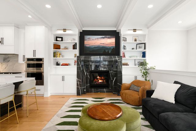 4218 N Kildare Avenue, Chicago, IL 60641