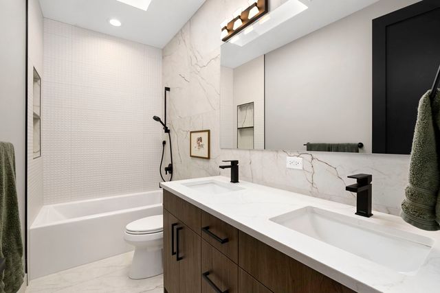 4218 N Kildare Avenue, Chicago, IL 60641